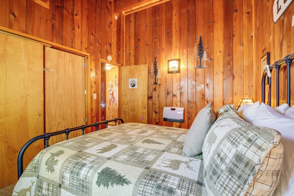 5 Mi to Big Bear Lake: Pet-friendly Gem Near Hikes