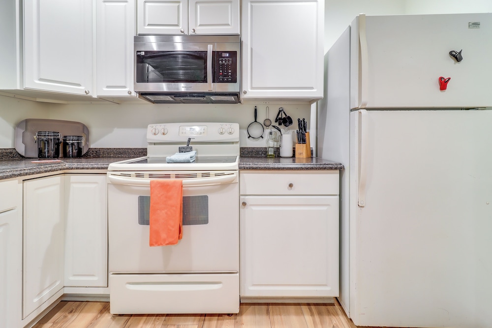 7 Mi to Downtown: Toledo Apt Near Franklin Park