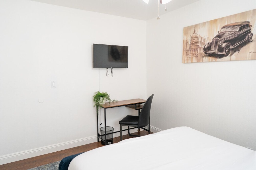 Spacious 4-bedroom Home With Large Yard AND Garage Near Knott S Berry Farm p67