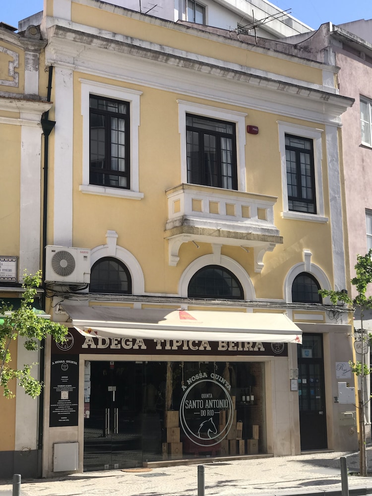 Hotel Royal Guesthouse - Image 1