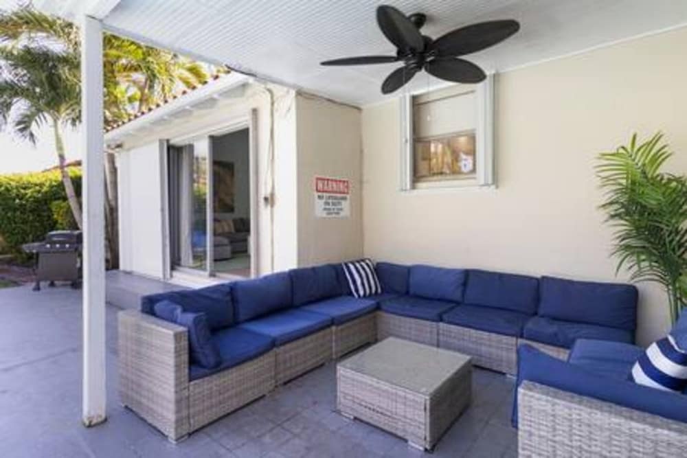 437 NE 107th Pool Hot Tub Patio 5 Bedrooms 3 Baths Parking