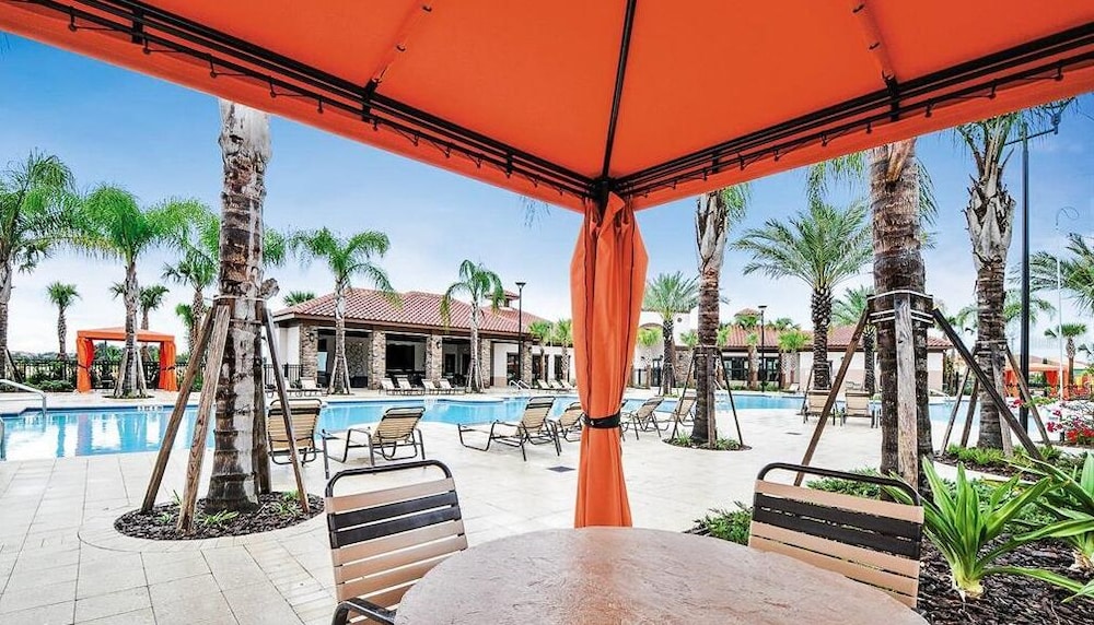 4606 TD - 5BR Townhome Marvel: Private Pool