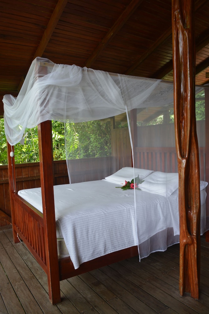 The Lookout Inn Lodge