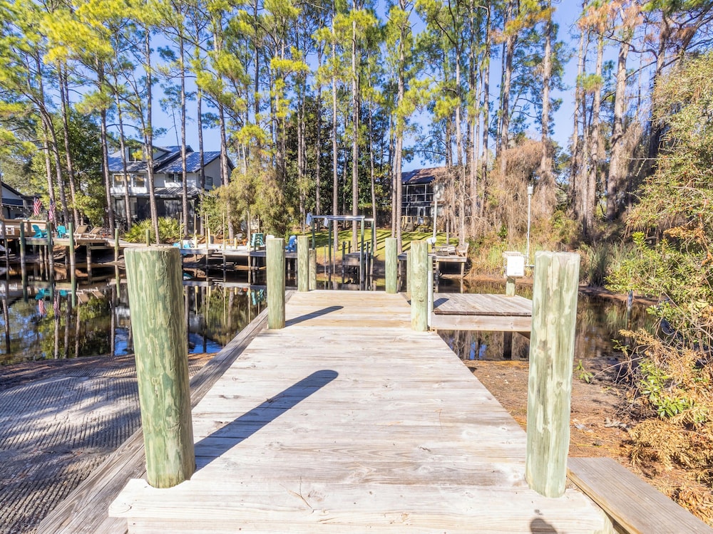 Easy on Eastern Lake by Southern Vacation Rentals