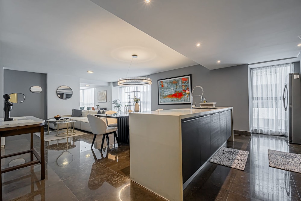 w Majestic 2BR w Perfect Balcony in YOO