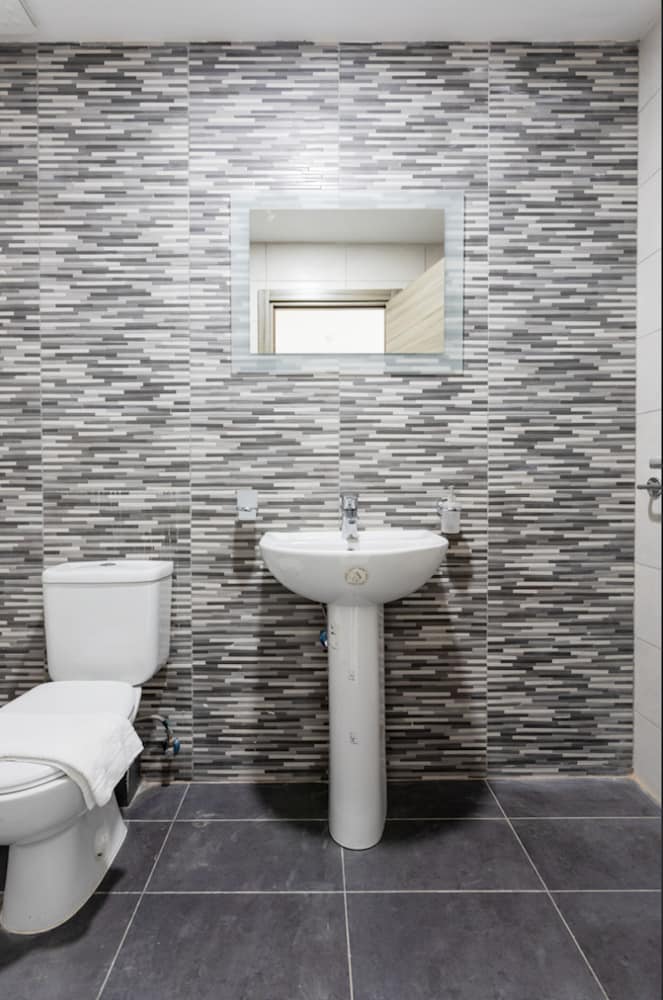 San Giljan Stylish Apartment - Property Image 9