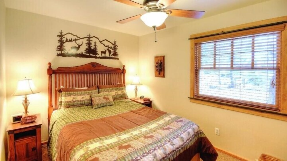 Scenic Wonder Creek Cabin 3 Bedroom loft view 4