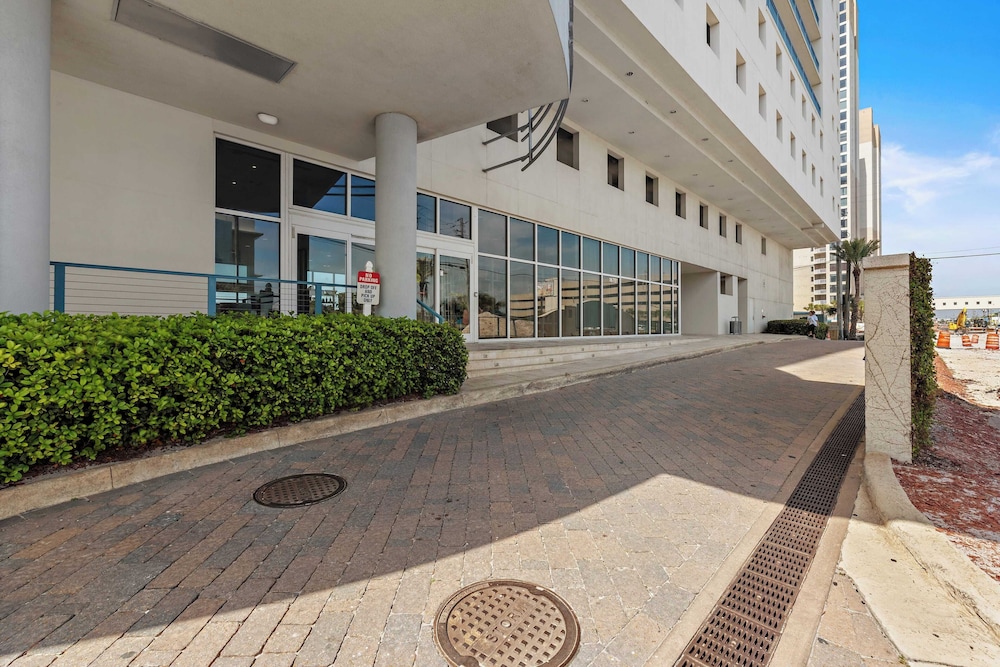 Beachfront Stay w/ Resort Amenities & Gulf Views Sterling Breezing #506