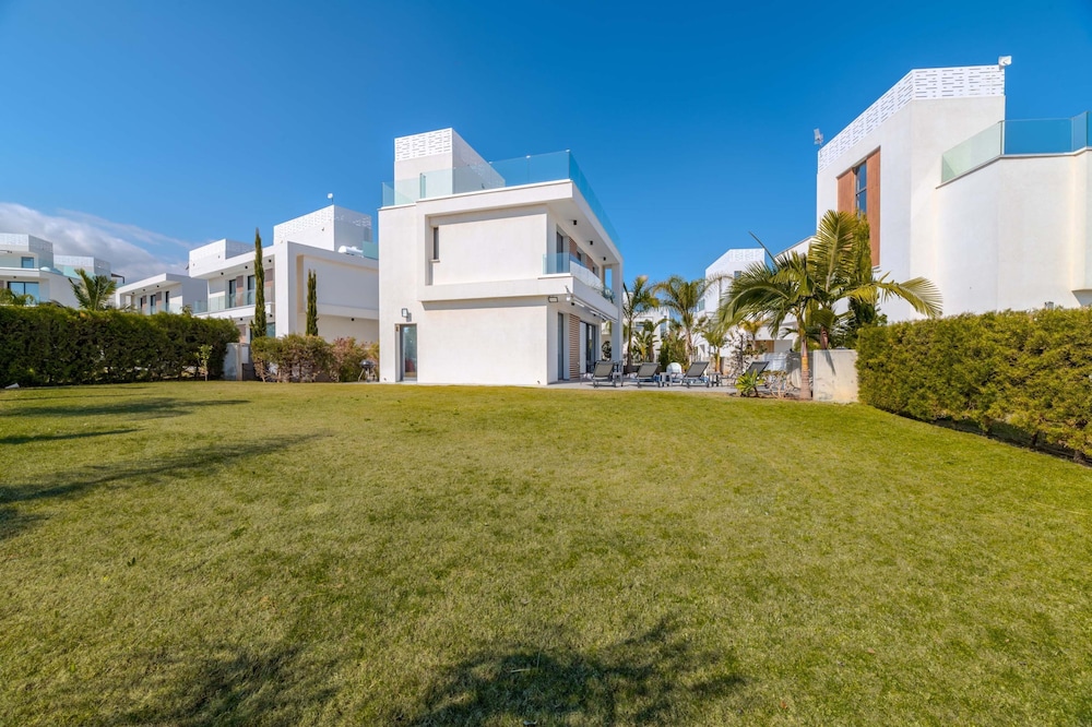 By The Beach - Aura Villa