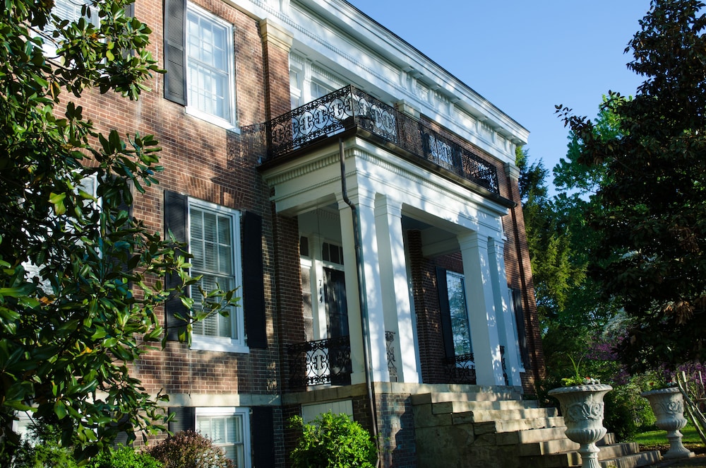 Bourbon Manor B&B