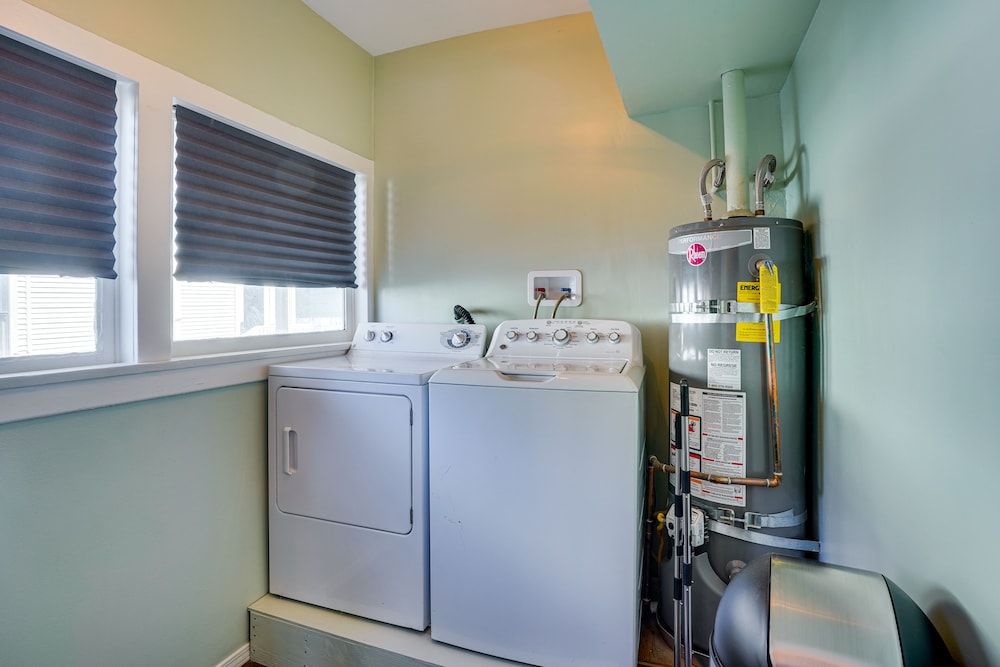 1 Mi to Dtwn! Bright Long Beach Apartment