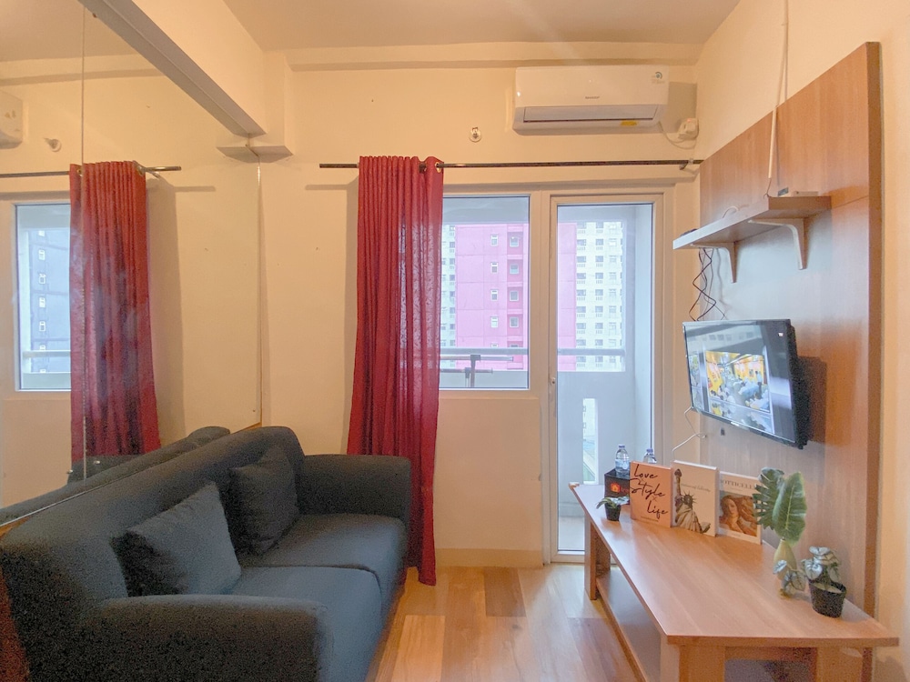 Cozy Living 2Br At Green Pramuka City Apartment