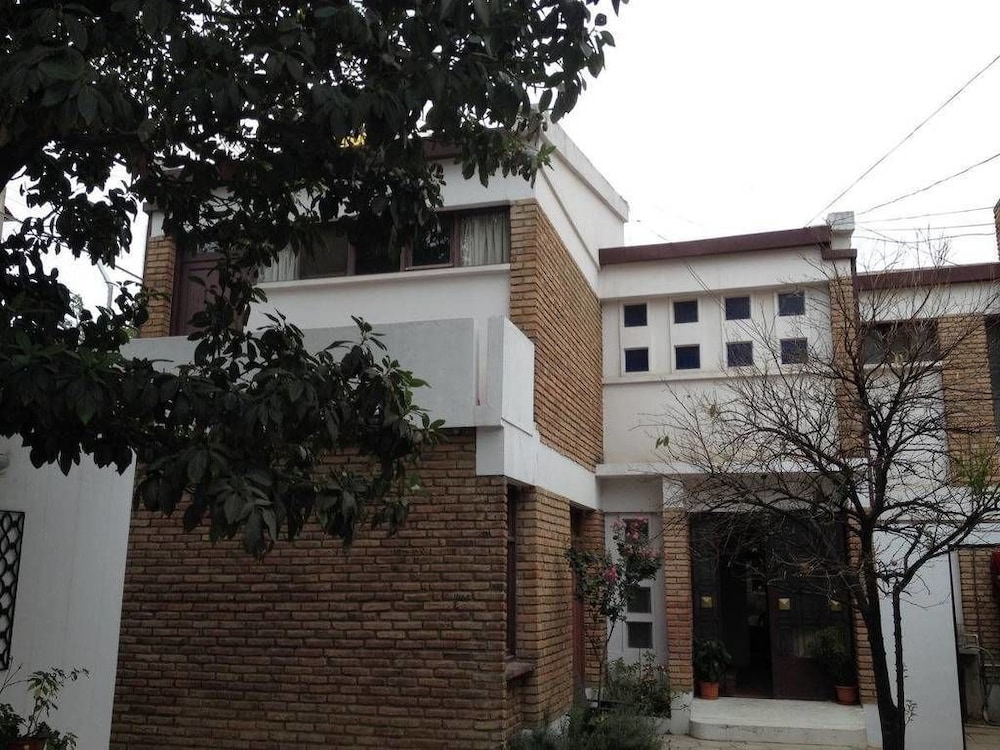 El Jardin Suites and Guest House