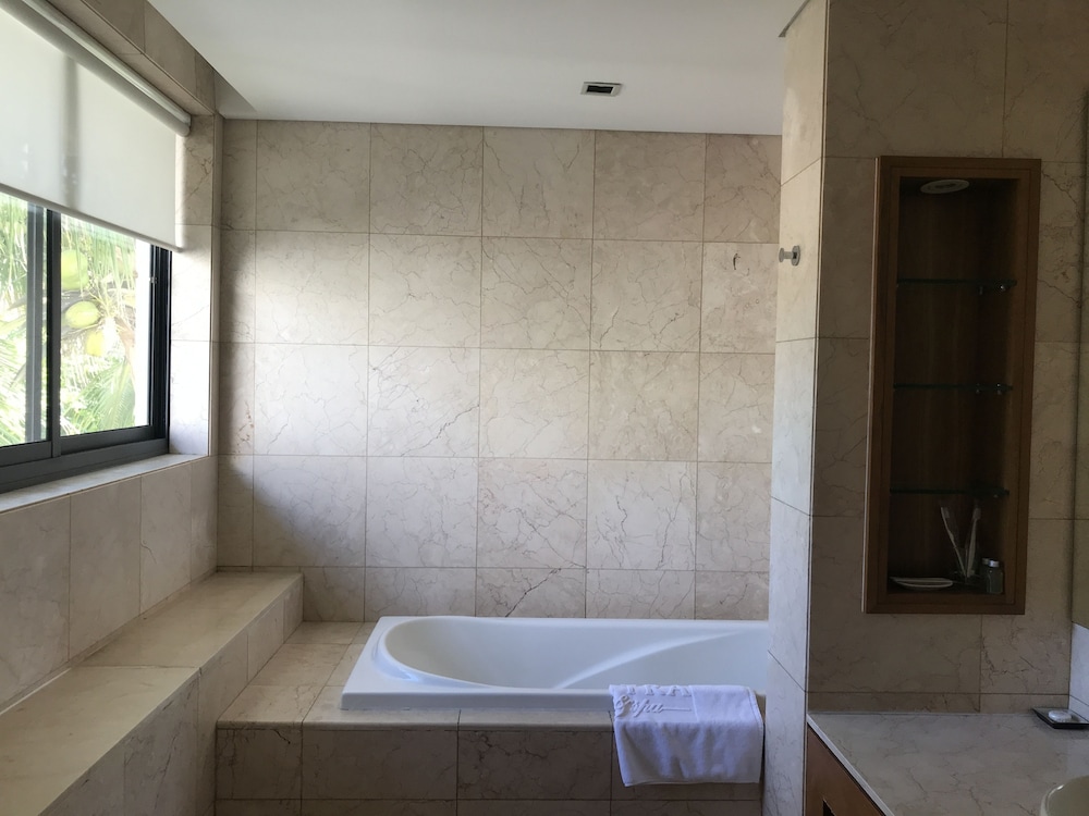 Ocean Resort 4 Bedrooms Danang Living