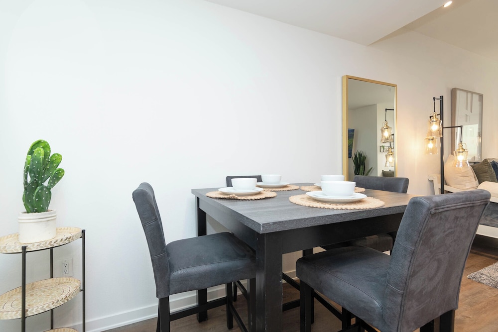 Hollywood Apartment Near Walk of Fame