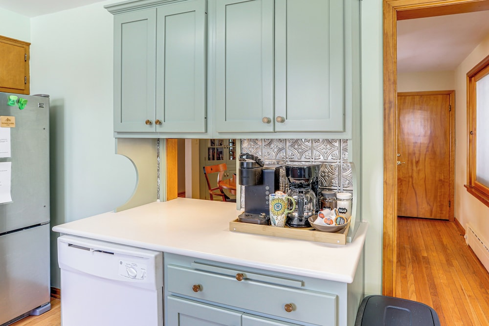 < 1 Mi to Dtwn Tiffin: Home w/ Outdoor Space!
