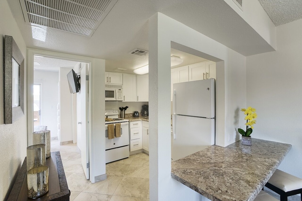 223-Fully Furnished with WiFi by RedAwning view 4