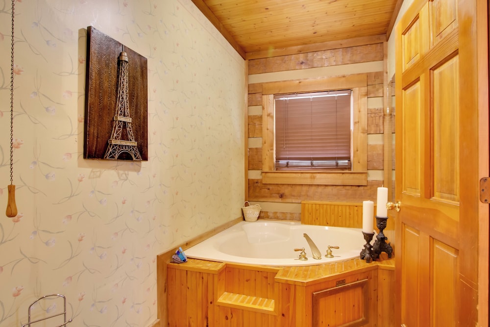 Golf + Hike: Nature Escape w/ Sauna in Hephzibah