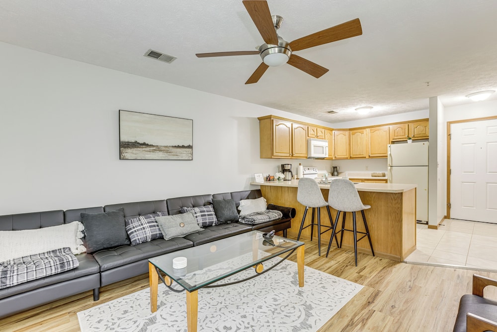 3 Mi to Wvu: Condo w/ Deck in Morgantown