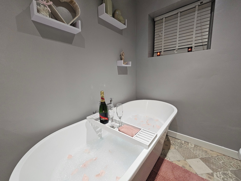 Seaside Escape at Ty Bugail - Holyhead