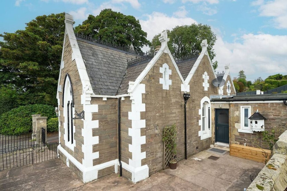 The Gate Lodge - Modern and Period Combined view 5
