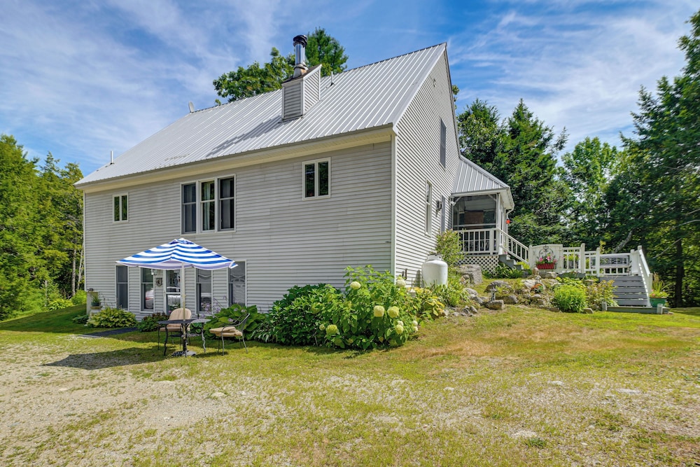 Explore Coastal Maine! Cozy Apt w/ Yard & Garden