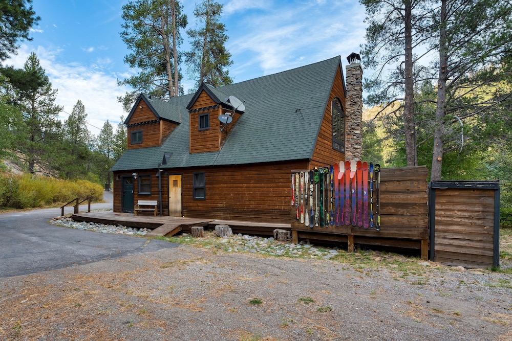 Riversong Lodge by Avantstay Sauna Hot Tub On The Truckee River