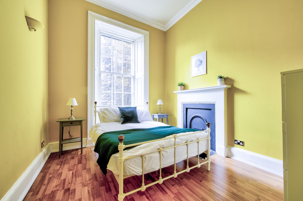 Alva - City Centre Apartment view 2