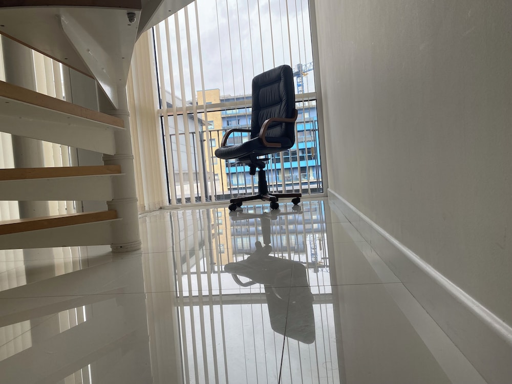 Cosy 3 bed Penthouse in Royal Docks London