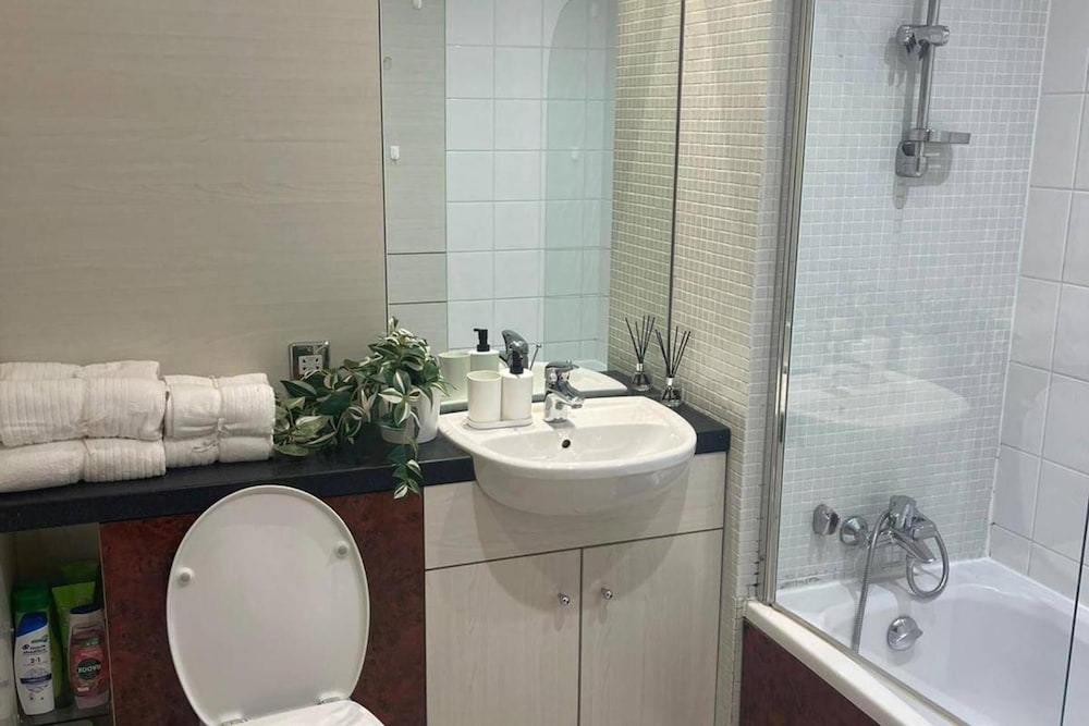Birmingham City Apartment With 3 Bedrooms