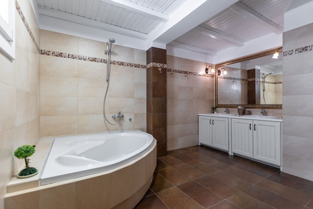 Villa Alba Spacious Home by the sea