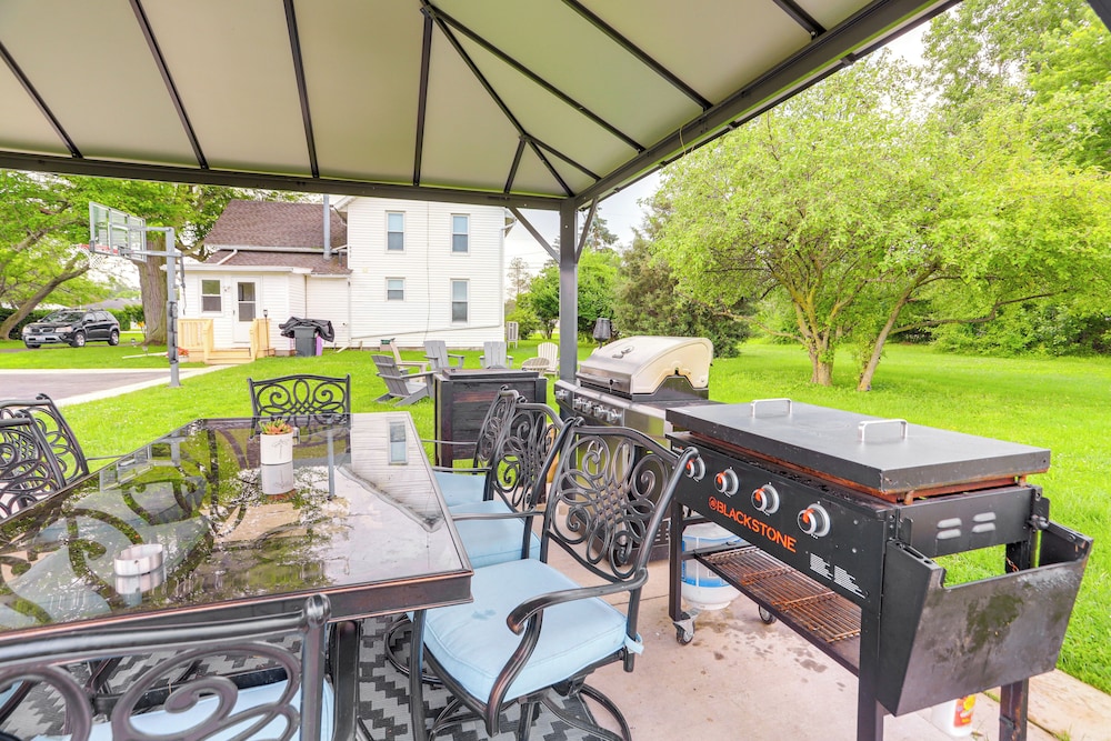 Welcoming Port Clinton Vacation Rental!