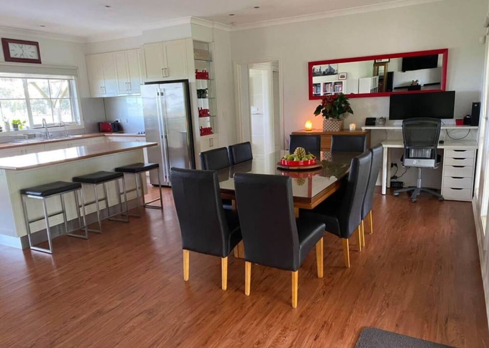 Killy Dora Beachside Escape Pet Wheelchair Friendly A Modern Coastal Retreat With Accessibility in Mind