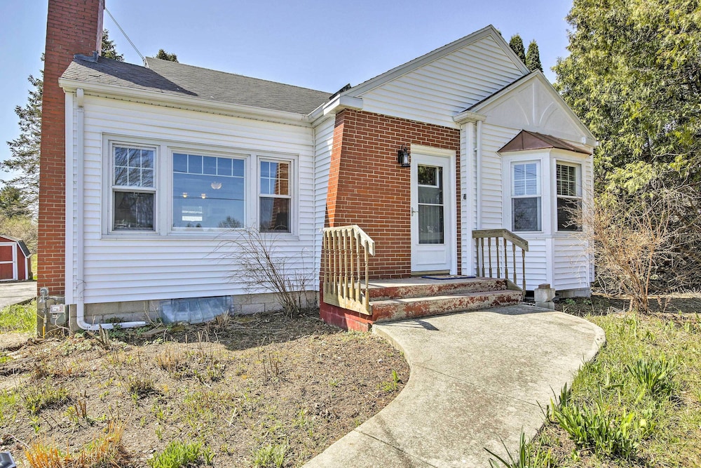 Modern Sturgeon Bay Home by Potawatomi State Park! view 4