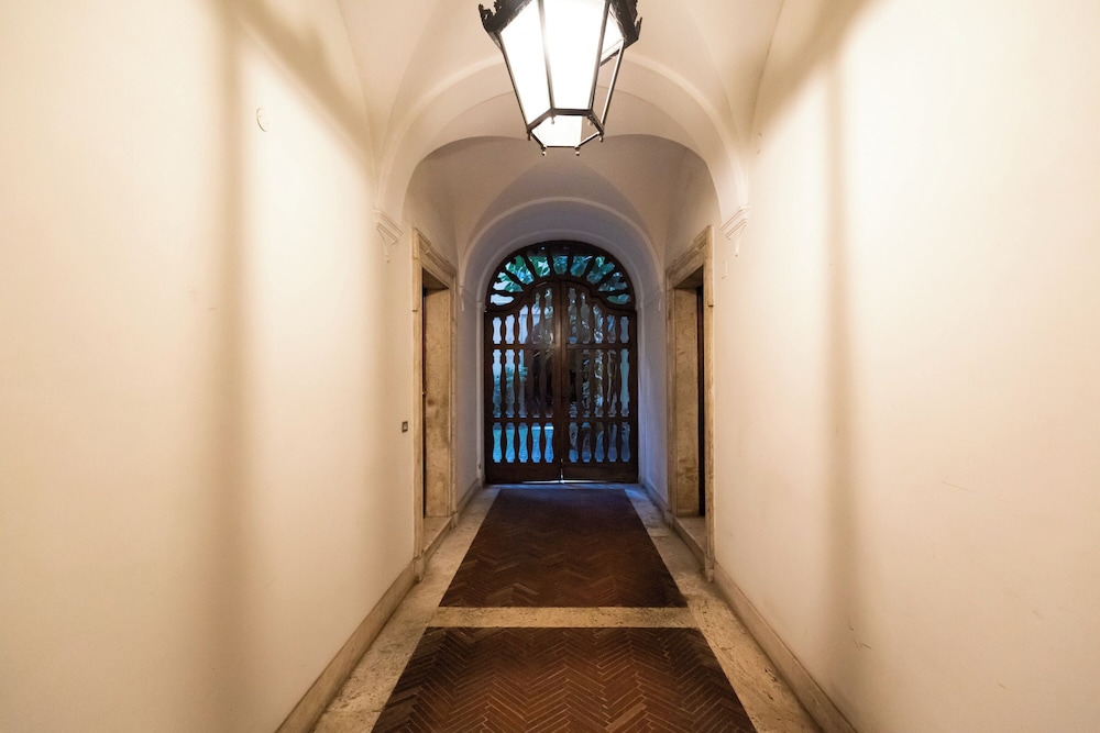 Via Giulia Apartments