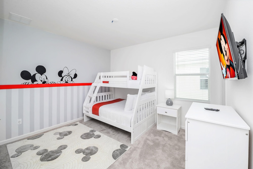 Upstay Luxury Resort Home w Pool & Patiosleeps 26