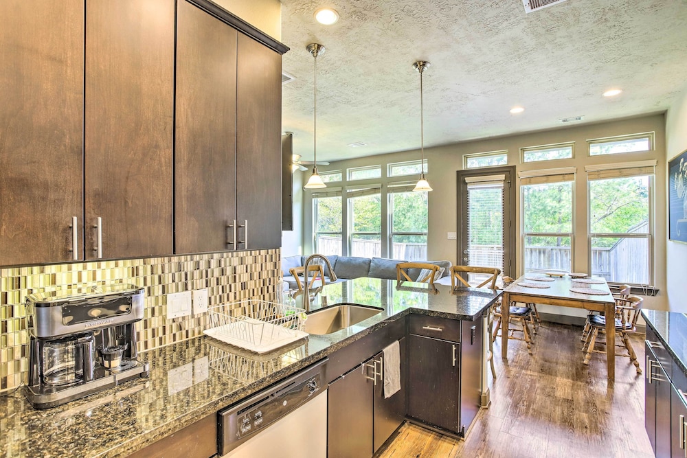 Family-friendly Spring Townhouse w/ Backyard!