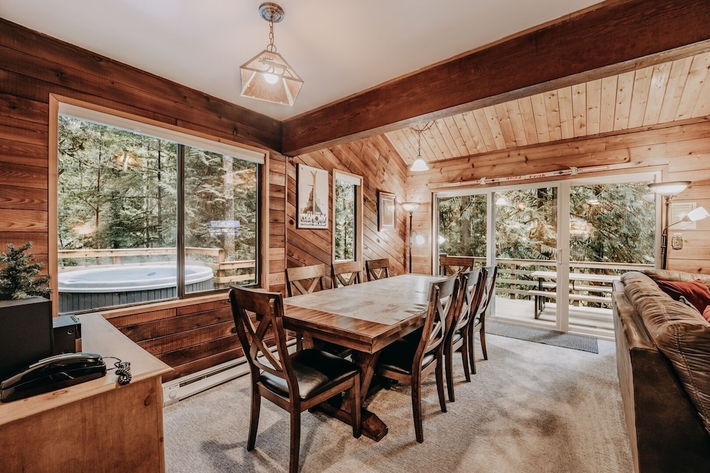 26sl - Hot Tub - Bbq - Game Room - Sleeps 8 3 Bedroom Home by RedAwning