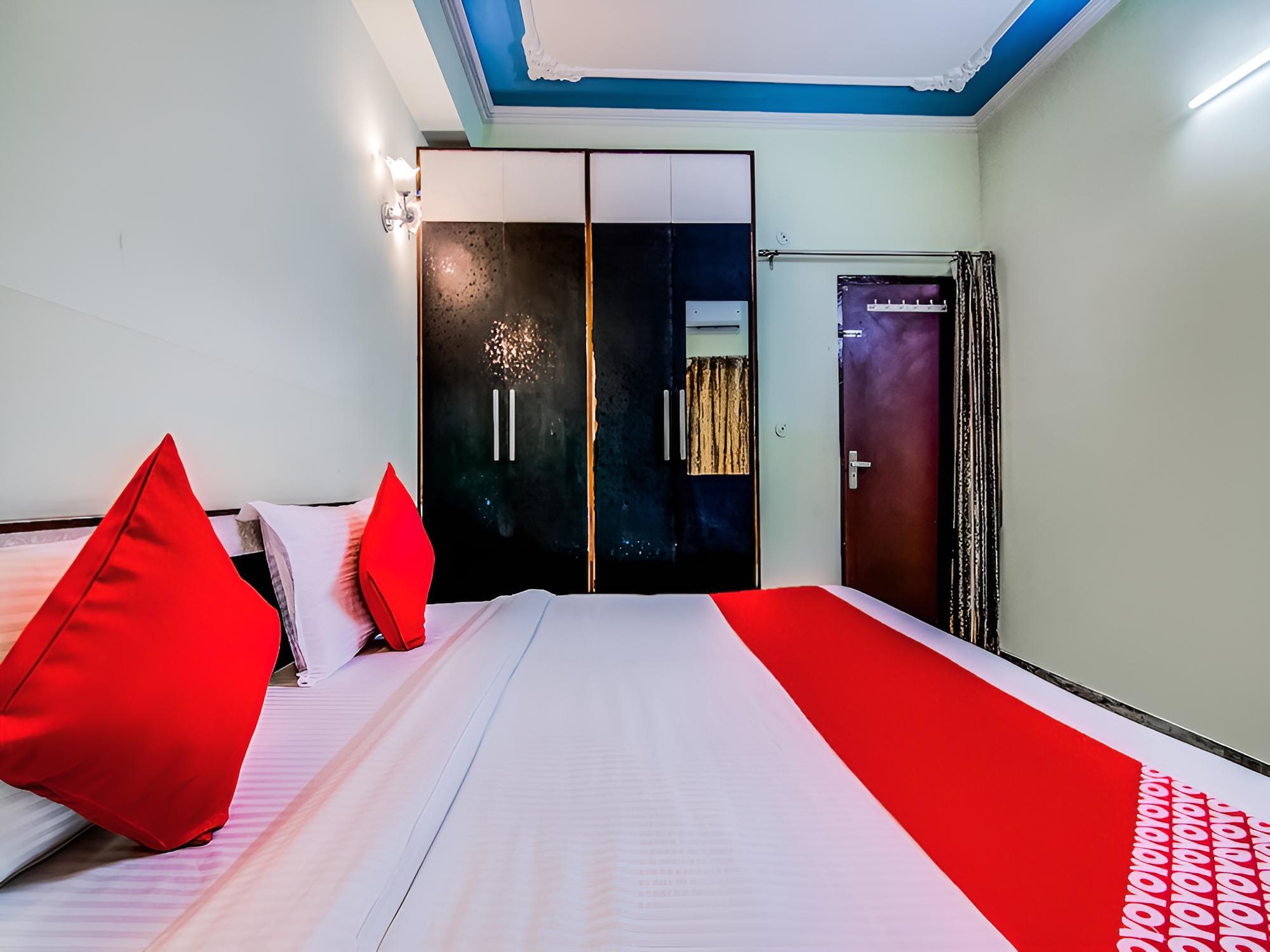 OYO 14066 hotel Govindi palace
