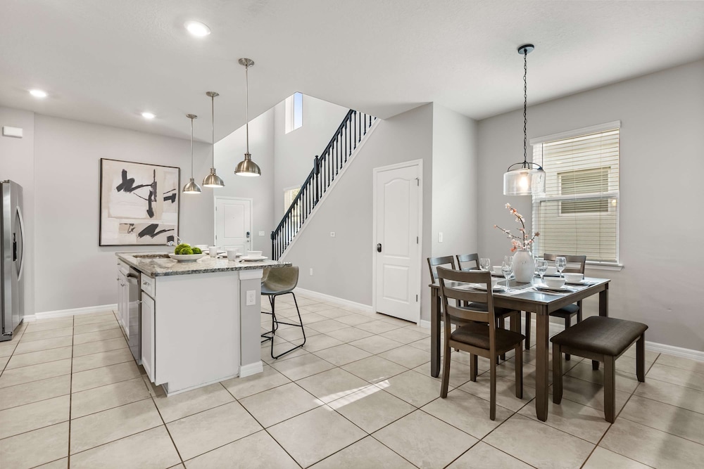 Family Fun Villa w Pool Hot Tub Game Room