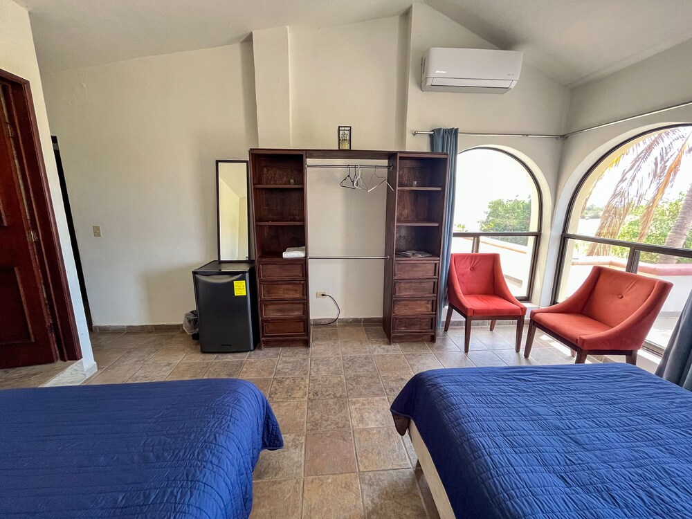 Hostal las Quintas view 5
