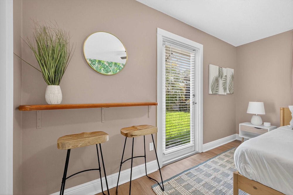 Luxury Meets Paradise Family-friendly 4BR w Pool