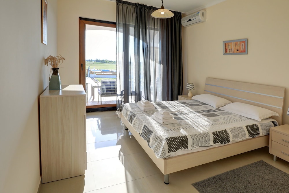 Lighthouse Luxe Estate Apart & Villas
