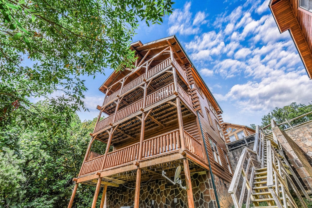 Extravagant View 3 Bedrooms 3 Bathrooms Cabin
