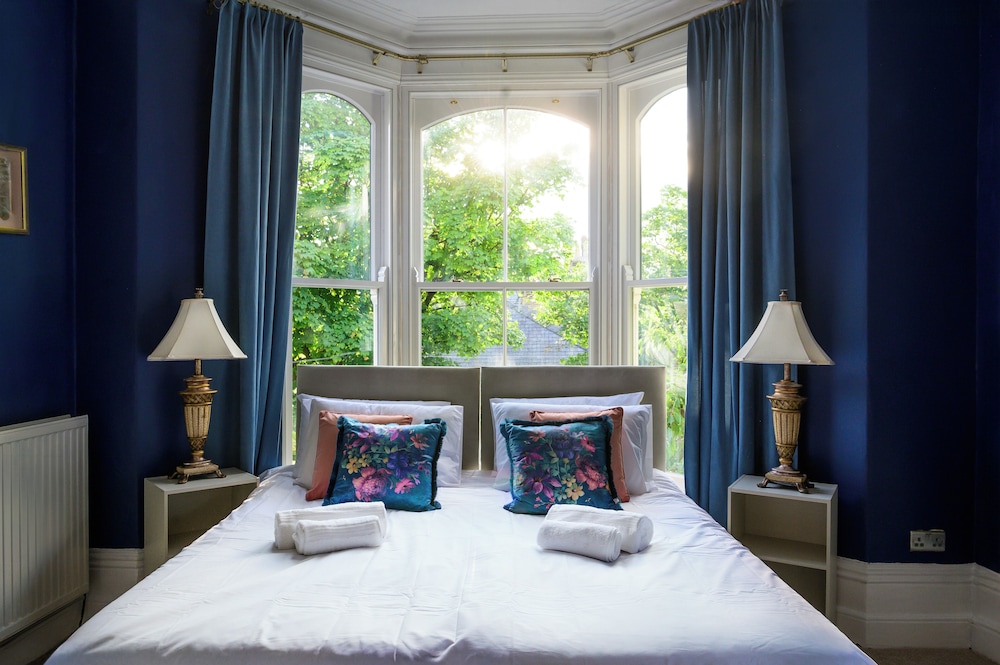 Buxton Bliss - Spacious 5 Bedroom House view 4
