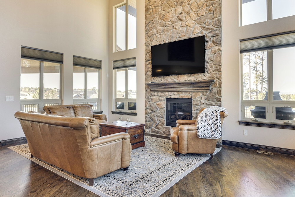 Hot Tub & Games Galore! Colorado Springs Retreat