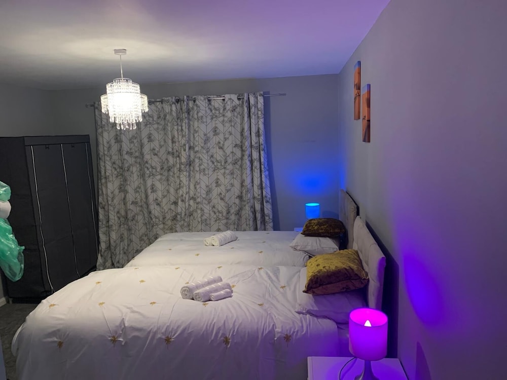 Remarkable 3-bed Apartment in Newport view 3