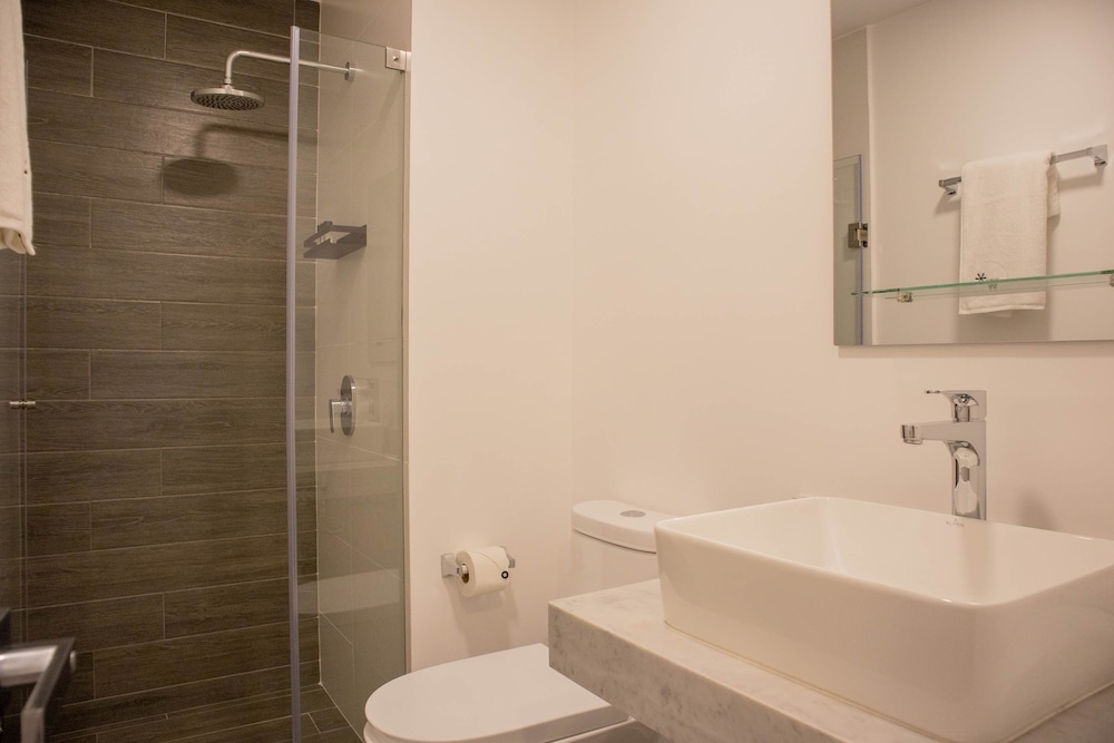 w Comfort 2BR w Private Balcony in San Isidro