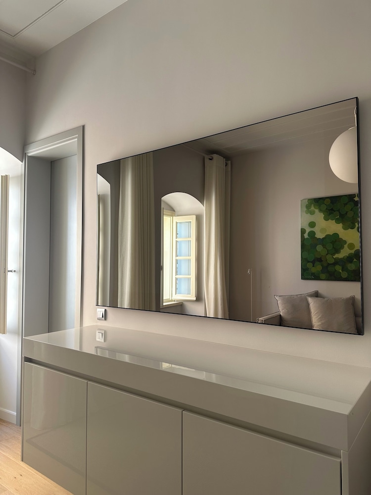 Amalie Suites