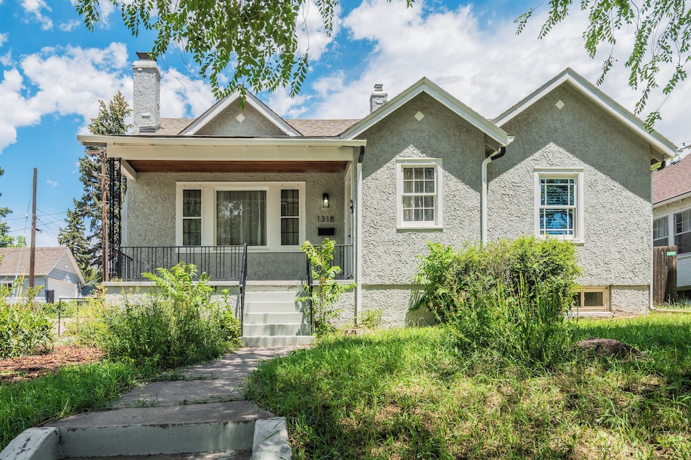 1318 E Pikes Peak